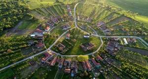 Satul rotund din România! Străinii sunt fascinați de el! Ai idee unde este? / FOTO