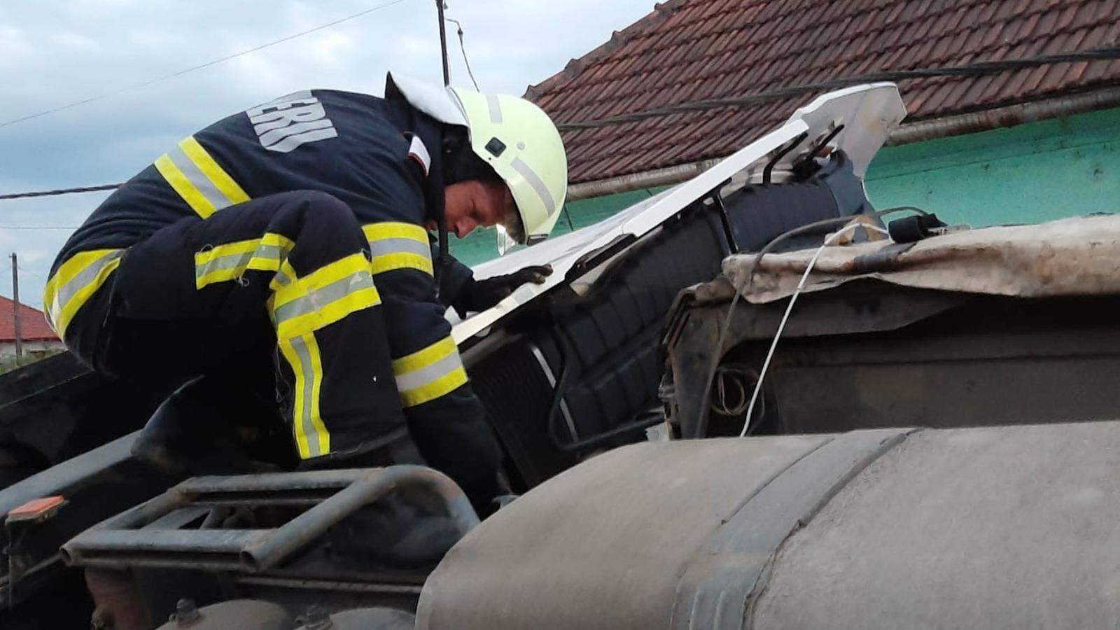 Accident mortal în Maramureș. Un șofer beat a trecut cu TIR-ul peste un bărbat / FOTO