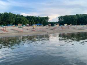 S-a deschis o nouă plajă în România. Este situată la o oră de mers de București. Foto