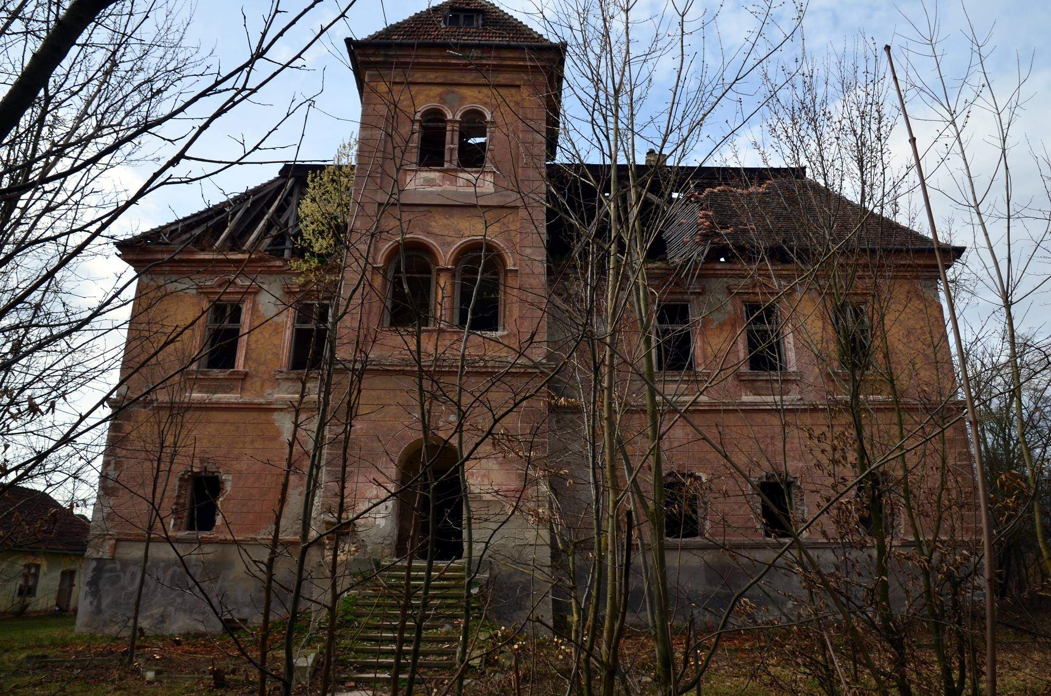 Cel mai înspăimântător castel al grofilor, din nou în patrimoniul României. Locul cu o istorie a morții încă dă fiori trecătorilor / FOTO