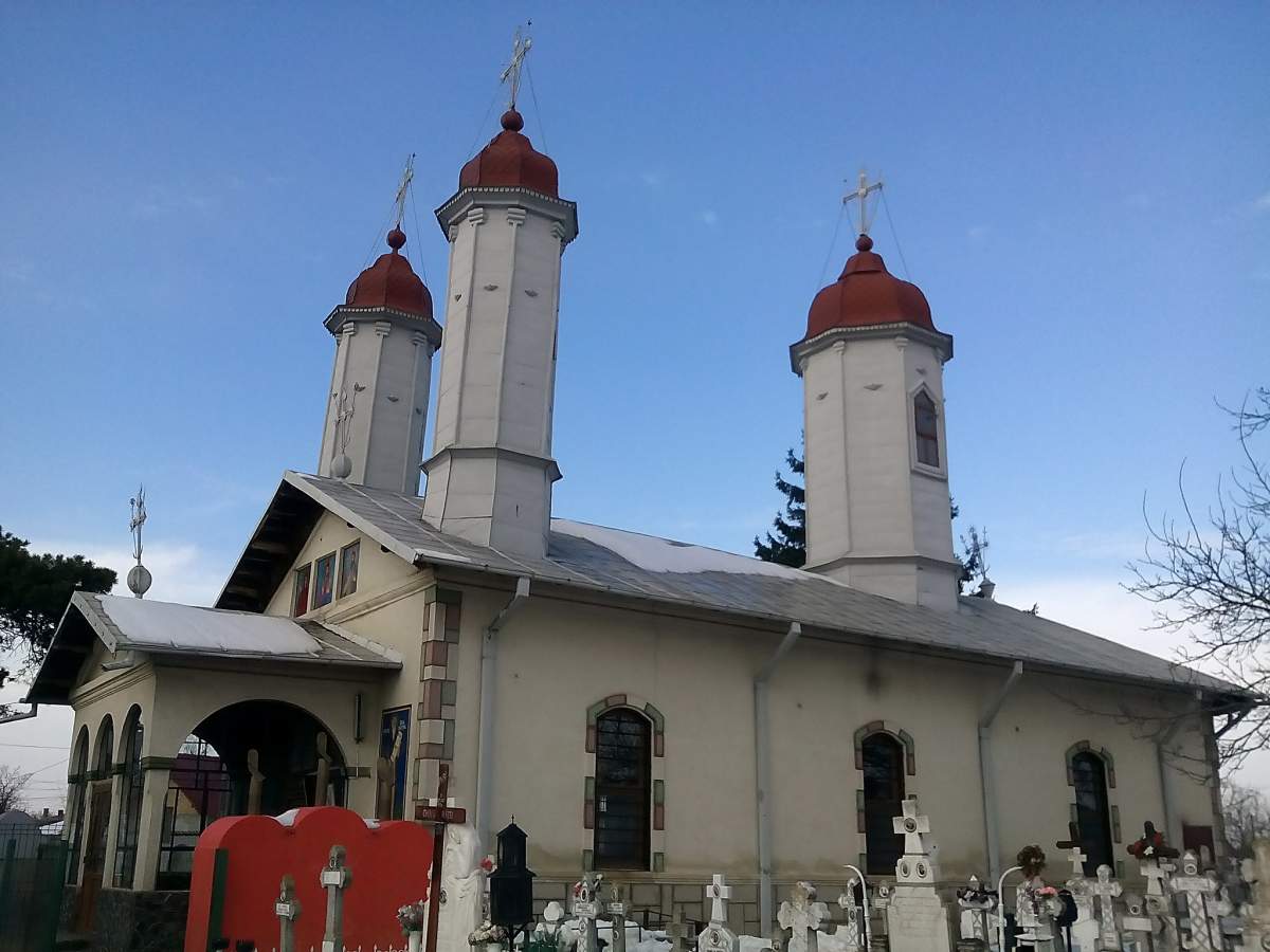 Cimitir Ciorani Imagini șocante surprinse în cimitirul din Ciorani. Mai mulți bărbați au fost filmați când dansau cu cadavrul unei femei deshumate / FOTO