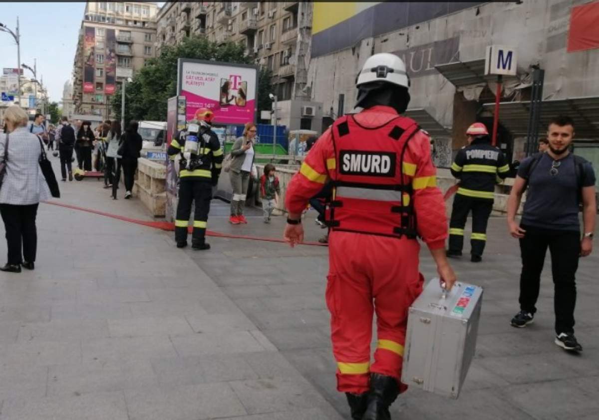 Alertă la metrou! O garnitură a luat foc între stația Piața Romană și Piața Universității / FOTO