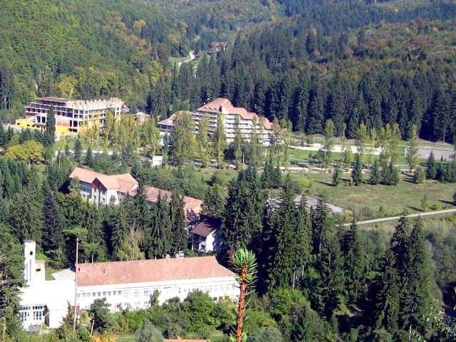 Stațiunea montană din România unde te vindeci de boli cardiovasculare! Locul cu 1.000 de izvoare are ape tămăduitoare / FOTO