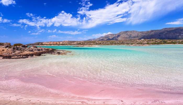 Cea mai frumoasă plajă din Grecia. Apa este limpede și azurie