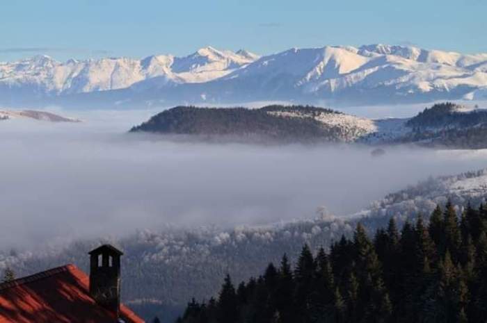 Stațiunea din România cea mai apropiată de cer. E unică la noi în țară! Vezi locul unde pământul atinge norii / FOTO