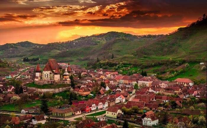 Satul din România unde în 300 de ani a existat un singur divorț! BBC a venit să facă reportaj aici