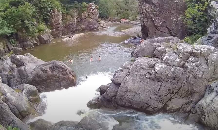 Cele mai frumoase cascade din România. Străinii se bat să le vadă. Ai idee unde sunt? FOTO