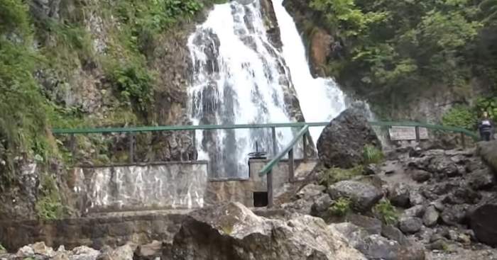 Cele mai frumoase cascade din România. Străinii se bat să le vadă. Ai idee unde sunt? FOTO