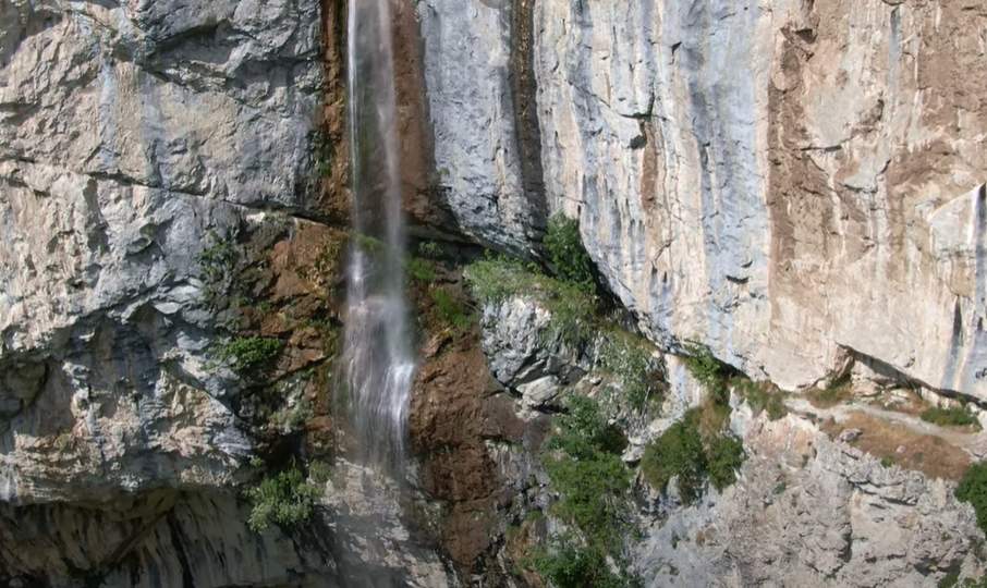 Cele mai frumoase cascade din România. Străinii se bat să le vadă. Ai idee unde sunt? FOTO