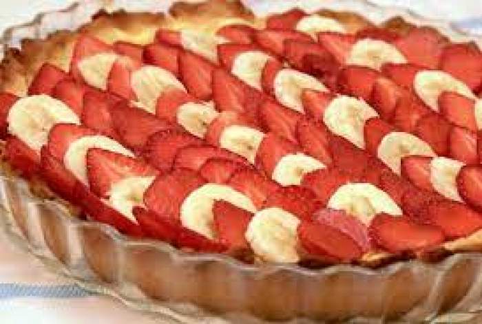 Rețetă de tartă cu căpșuni și banane. Un desert ideal pentru weekend