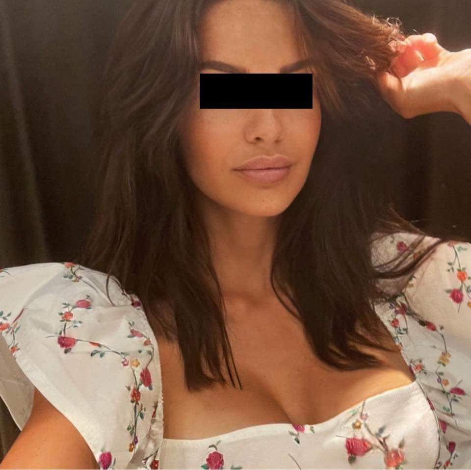 Iulia, sinucigașa de 33 de ani de la Timișoara, poza în mamă model. Tânăra absolvise Psihologia / FOTO