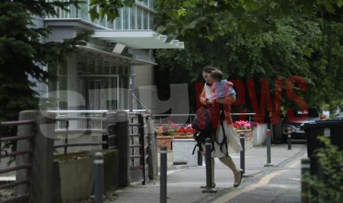 Primele imagini cu nepoțica Didei Drăgan. Chiar nora sa i-a adus-o acasă, în vizită / PAPARAZZI