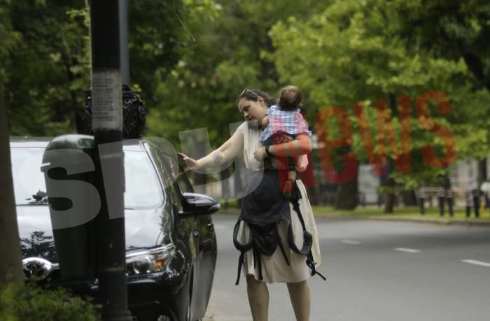 Primele imagini cu nepoțica Didei Drăgan. Chiar nora sa i-a adus-o acasă, în vizită / PAPARAZZI