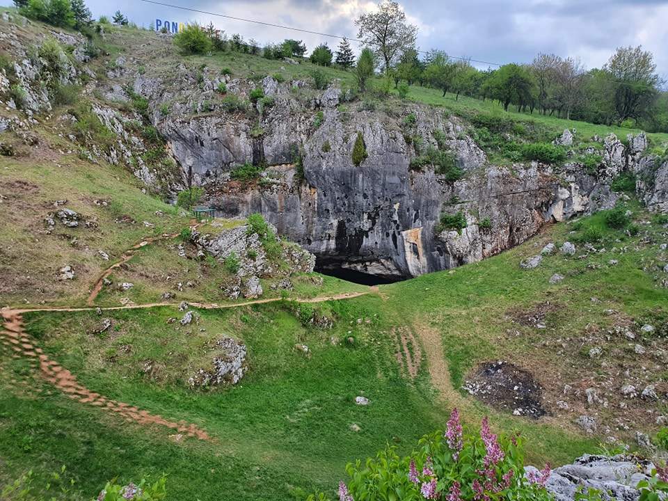 Locul din România unde găsești "Podul lui Dumnezeu". E considerat o minune a naturii. Care este legenda acestui loc minunat / FOTO