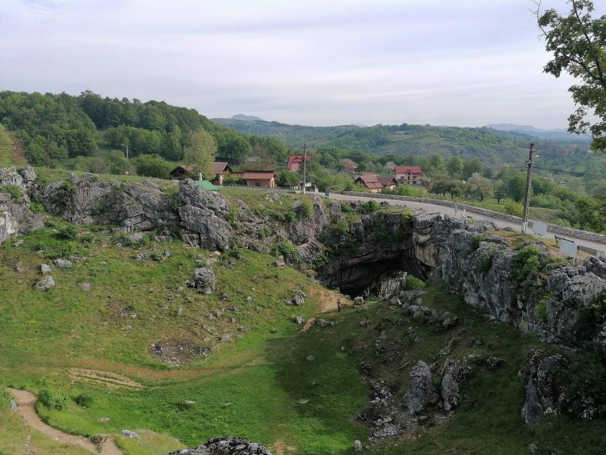 Podul lui Dumenzeu, din Mehedinți