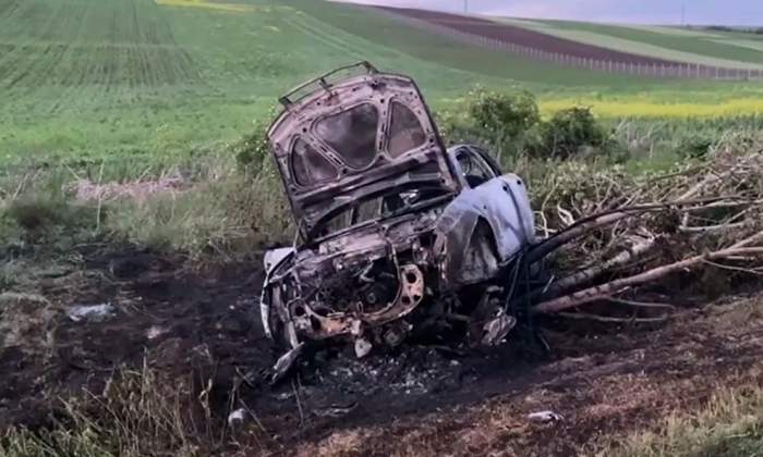 El e Dănuț, tânărul de 18 ani care a murit carbonizat în Iași în urma unui accident rutier. Băiatul nu a mai putut fi scos din mașină / VIDEO