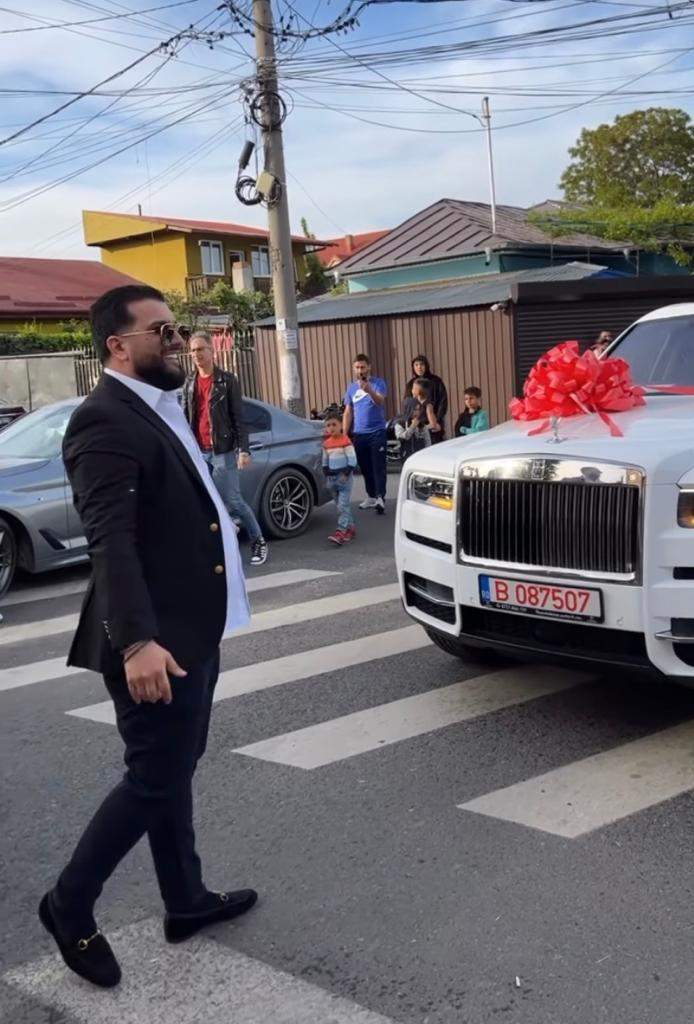 Tzancă Uraganu și-a cumpărat un nou bolid de lux în valoare de 350.000 de dolari. Cum a sărbătorit cântărețul / FOTO