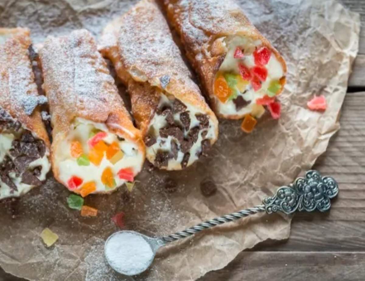 Rețetă de cannoli. Un desert cu cremă răcoritoare și crustă crocantă