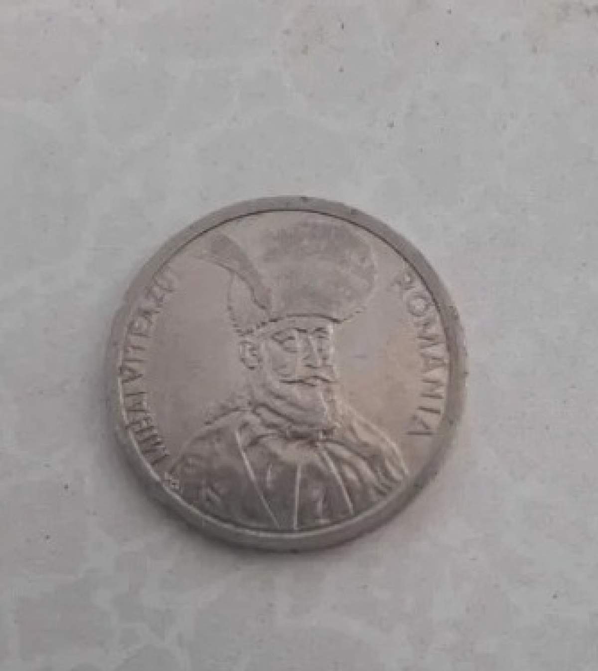 Moneda de 100 de lei, cu chipul lui Mihai Viteazu, se vinde cu o sumă frumoasă pe OLX. Ce preț are