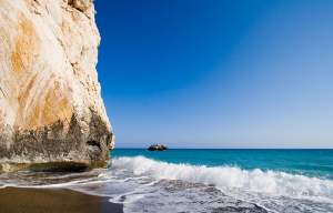 Plaja din Cipru unde Afrodita s-a întruchipat din spuma mării. Ce găsești când ajungi aici / FOTO
