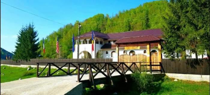 Locul din România unde găsești Conacul Sfânta Elena al Monicăi Anghel. Imaginile sunt de vis! Cu cât închiriază vedeta o cameră pe noapte