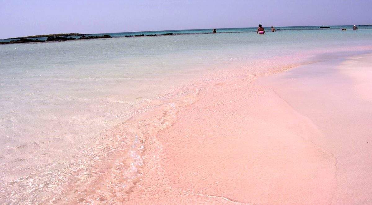 Plaje cu nisip roz, negru sau auriu aproape de România. Care sunt cele mai frumoase / FOTO