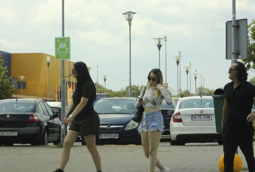 După ce s-a despărțit de Florin Pastramă, Brigitte Sfăt s-a întors la fostul?! Cum au fost surprinși cei doi în mall / PAPARAZZI