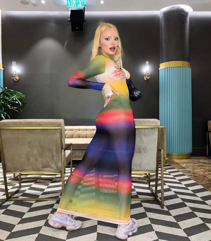 Alexandra Stan, la parada LGBT din Tel Aviv. Vedeta a purtat o ținută incendiară /FOTO