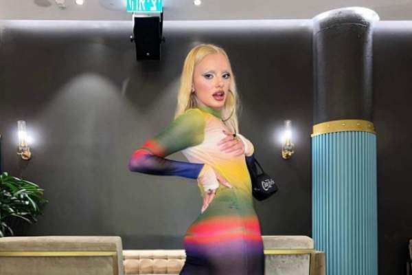 Alexandra Stan, la parada LGBT din Tel Aviv. Vedeta a purtat o ținută incendiară /FOTO