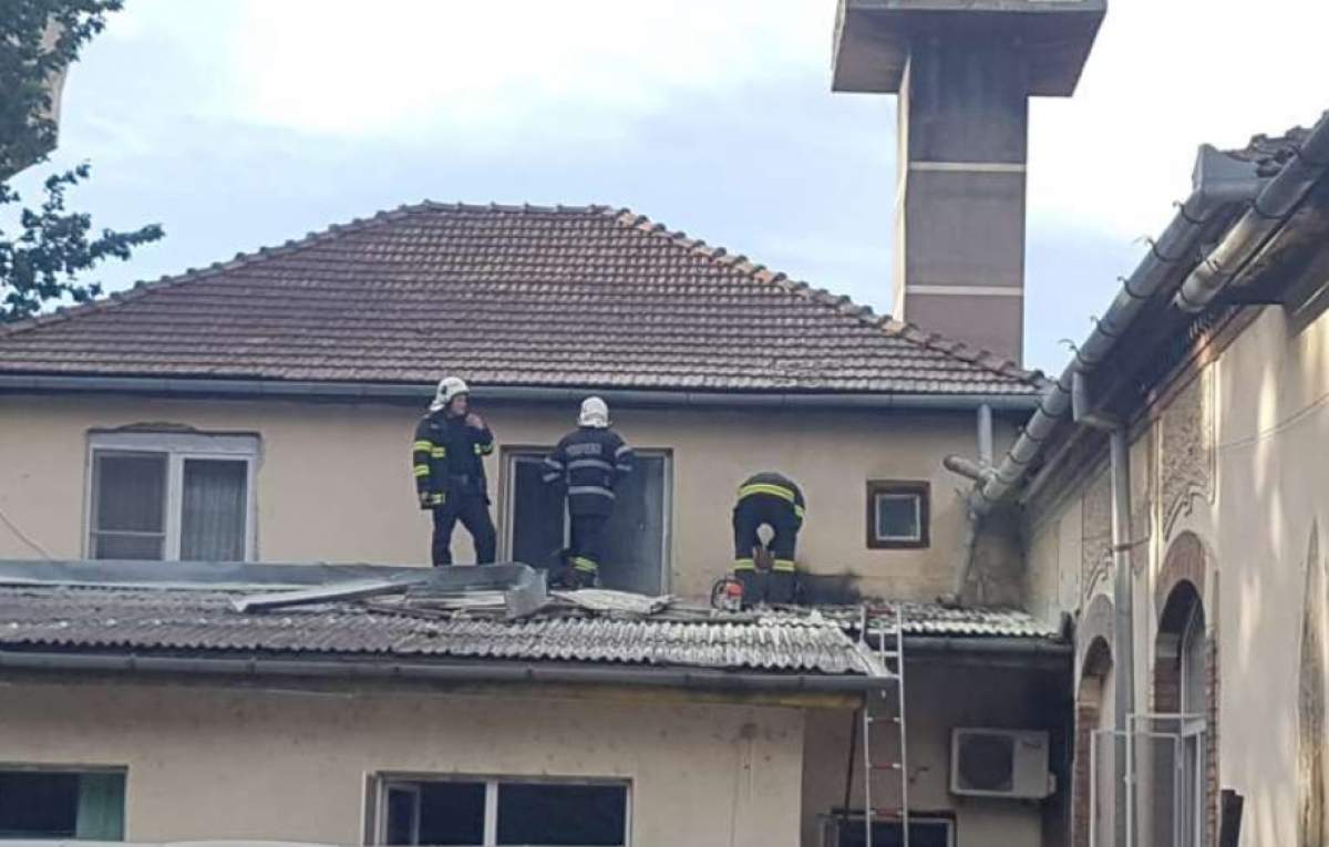 Spitalul din Sighetu Marmației a luat foc. 4 echipaje de stingere au ajuns de urgență la fața locului / FOTO