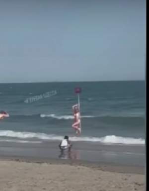 Imagini virale, surprinse pe plajele din Ucraina. Cum se pozează femeile, în timp ce țara este atacată / FOTO
