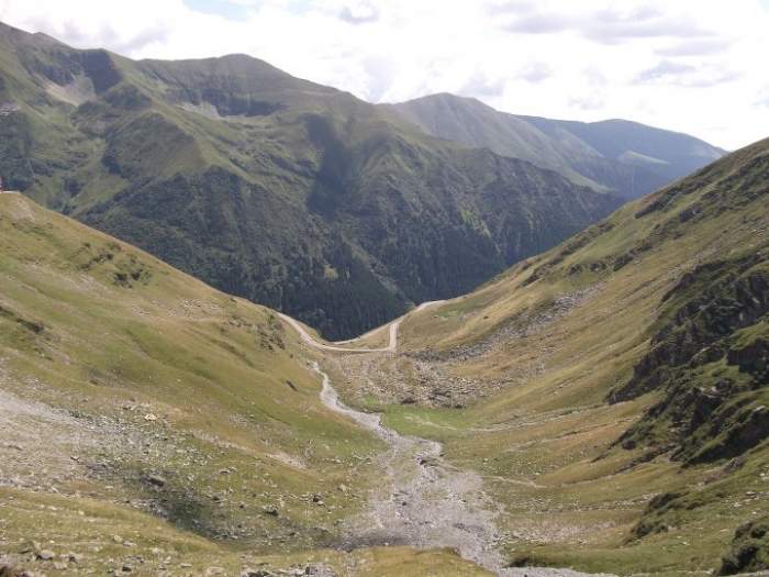 Locul din România cu cel mai frumos drum din lume se redeschide de azi! Ce găsești când ajungi aici? Imaginile sunt de vis / FOTO