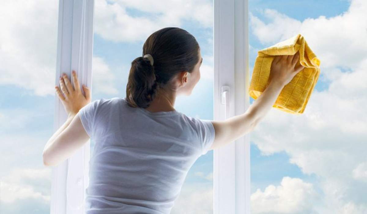 Cum se spală geamurile ușor cu produse la îndemâna oricui. Trucurile folosite de bunicii noștri, fără a arunca cu banii