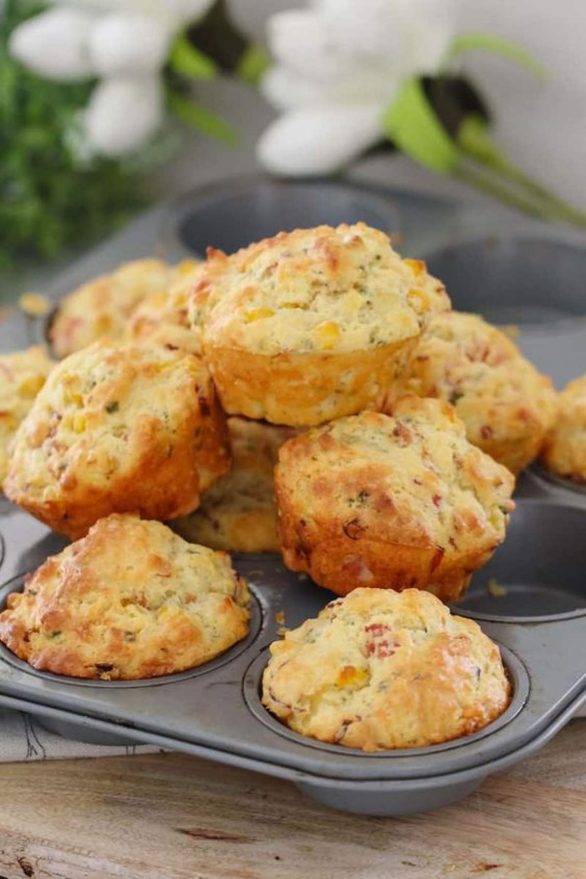 Rețetă de brioșe cu brânză și cașcaval. Un preparat delicios pentru cele mai speciale momente