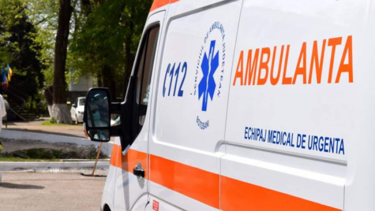 Medicii au constatat decesul la câteva ore de la internare Un absolvent de clasa a opta din Suceava a murit la banchetul de final de an. Tatăl său, profesor de meserie, era lângă el