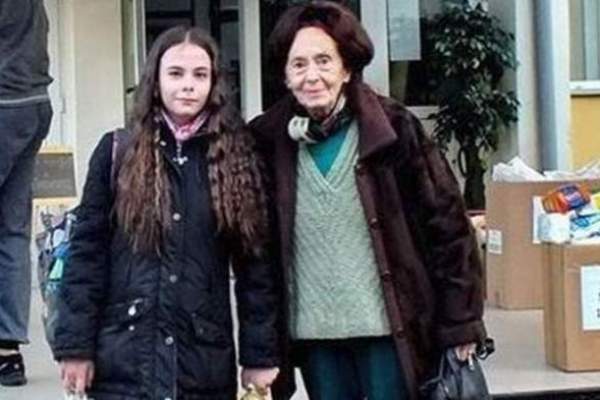 Fiica Adrianei Iliescu, șefă de promoție la absolvirea liceului. Eliza se va înscrie la două facultăți: „Am decis să urmez modelul mamei”