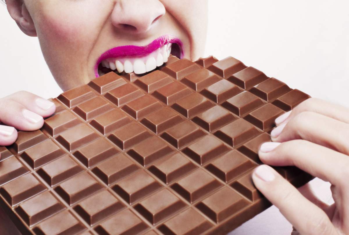 La ce oră poți mânca ciocolată fără să te îngrași. Nu te așteptai la acest răspuns din partea specialiștilor