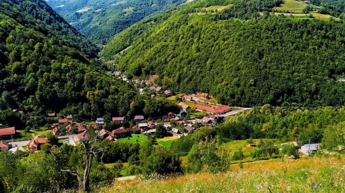 Satul din România care "atinge" cerul! Ce găsești când ajungi aici? Locul secret de care puțini turiști știu / FOTO