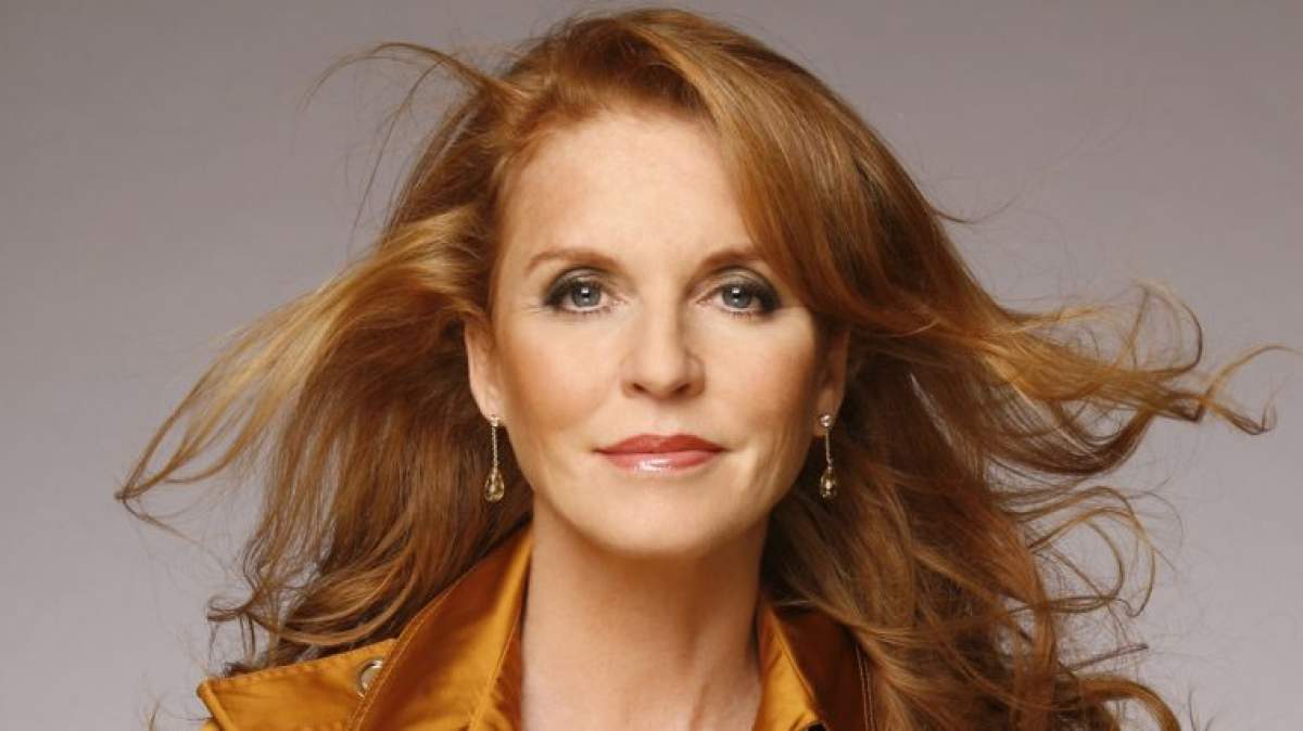 Cine este Sarah Ferguson, fosta soție a prințului Andrew. Fiul reginei Elisabeta este acuzat de hărțuire sexuală