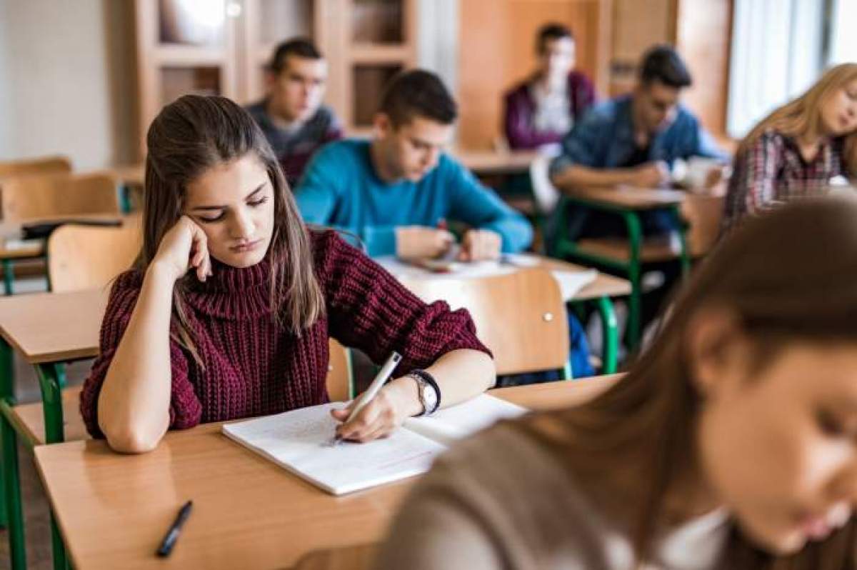 Fraudă la Bacalaureat la proba la română! 39 de elevi, eliminați din sala de examen