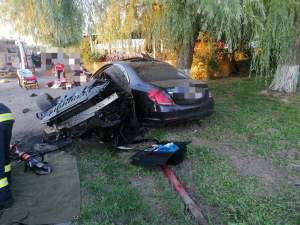 Tragedie fără margini în Ialomița. O persoană a murit, după ce mașina pe care o conducea s-a rupt în două la impactul puternic cu un autoturism / FOTO