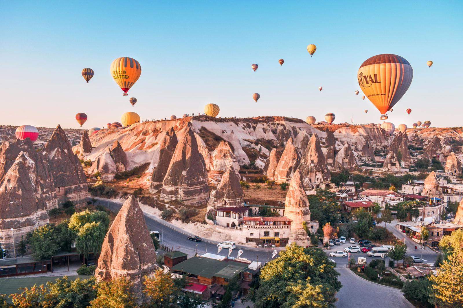 Cât costă o vacanță în Cappadocia. Mai multe vedete din showbiz au fost cerute în căsătorie aici / FOTO