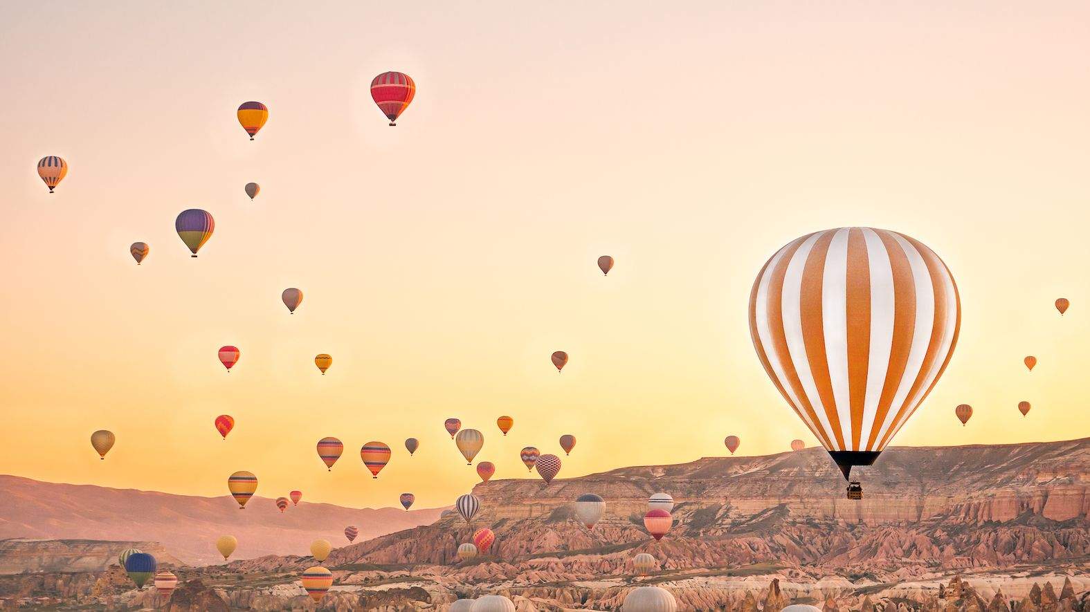 Cât costă o vacanță în Cappadocia. Mai multe vedete din showbiz au fost cerute în căsătorie aici / FOTO