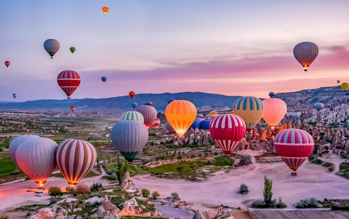 Cât costă o vacanță în Cappadocia. Mai multe vedete din showbiz au fost cerute în căsătorie aici / FOTO