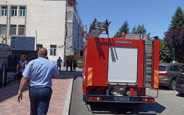 Incendiu la un spital din Târgu Jiu. Peste 30 de persoane au fost evacuate