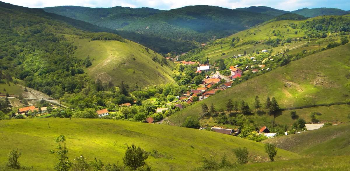 Satul din România unde nu se fură! Seara, localnicii pun bani la poartă, în pungă, dimineața găsesc pâine