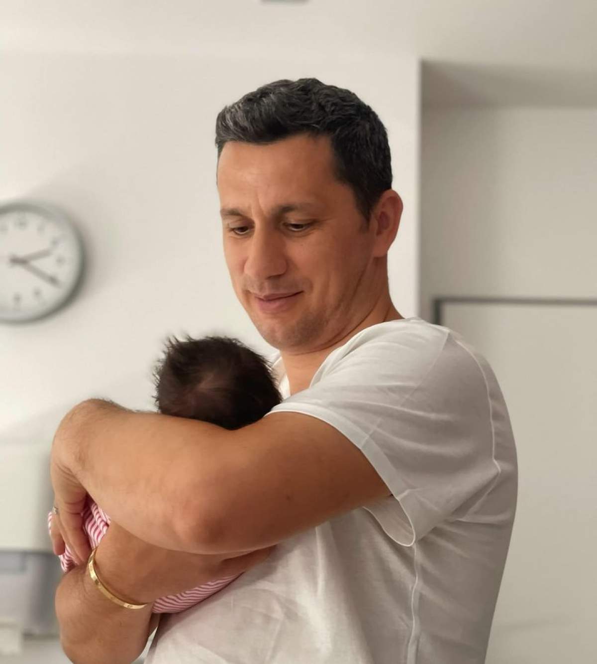 Flick, mesaj emoționant pentru fiica lui. Ce i-a transmis acesta copilei, la scurt timp după ce s-a născut: “Să nu uiți c-ai un…” / FOTO