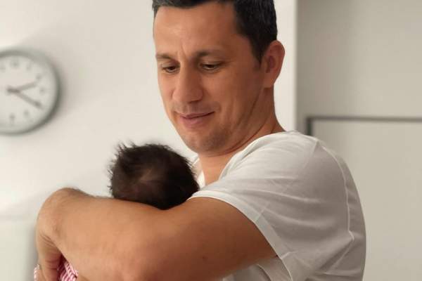 Flick, mesaj emoționant pentru fiica lui. Ce i-a transmis acesta copilei, la scurt timp după ce s-a născut: “Să nu uiți c-ai un…” / FOTO