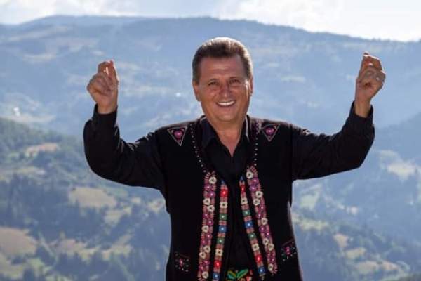 ”Aveam două perechi de pantaloni, doar câteva schimburi”. Nea Mărin, despre începuturile carierei sale. S-a mutat la 15 ani în Capitală