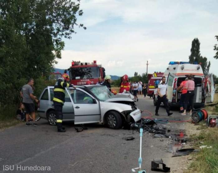 Accident grav în Hațeg. A fost declanșat planul roșu de intervenție. Opt persoane, dintre care cinci minori au fost răniți / FOTO